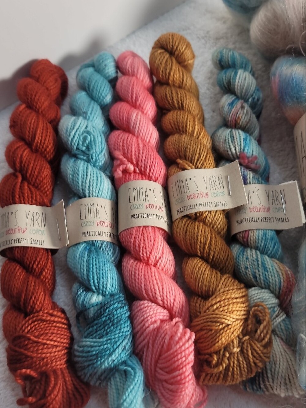 Emma's Yarns - A Great Asst.of 5 Lg Skeins - 5 Perfect Small Skeins - NWT - Picture 8 of 9
